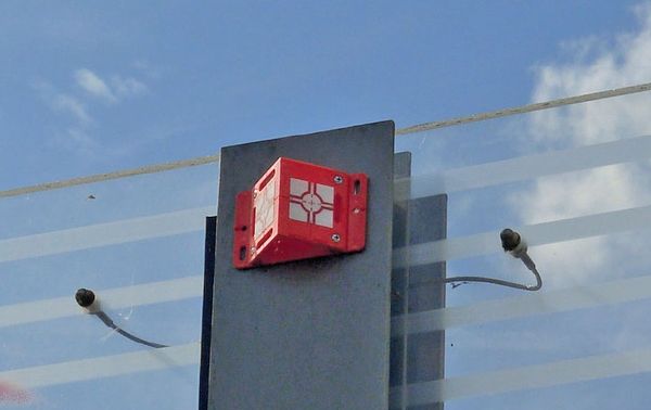 Winkel-Plakette, rot, 2 Reflexzielmarken 40x40mm