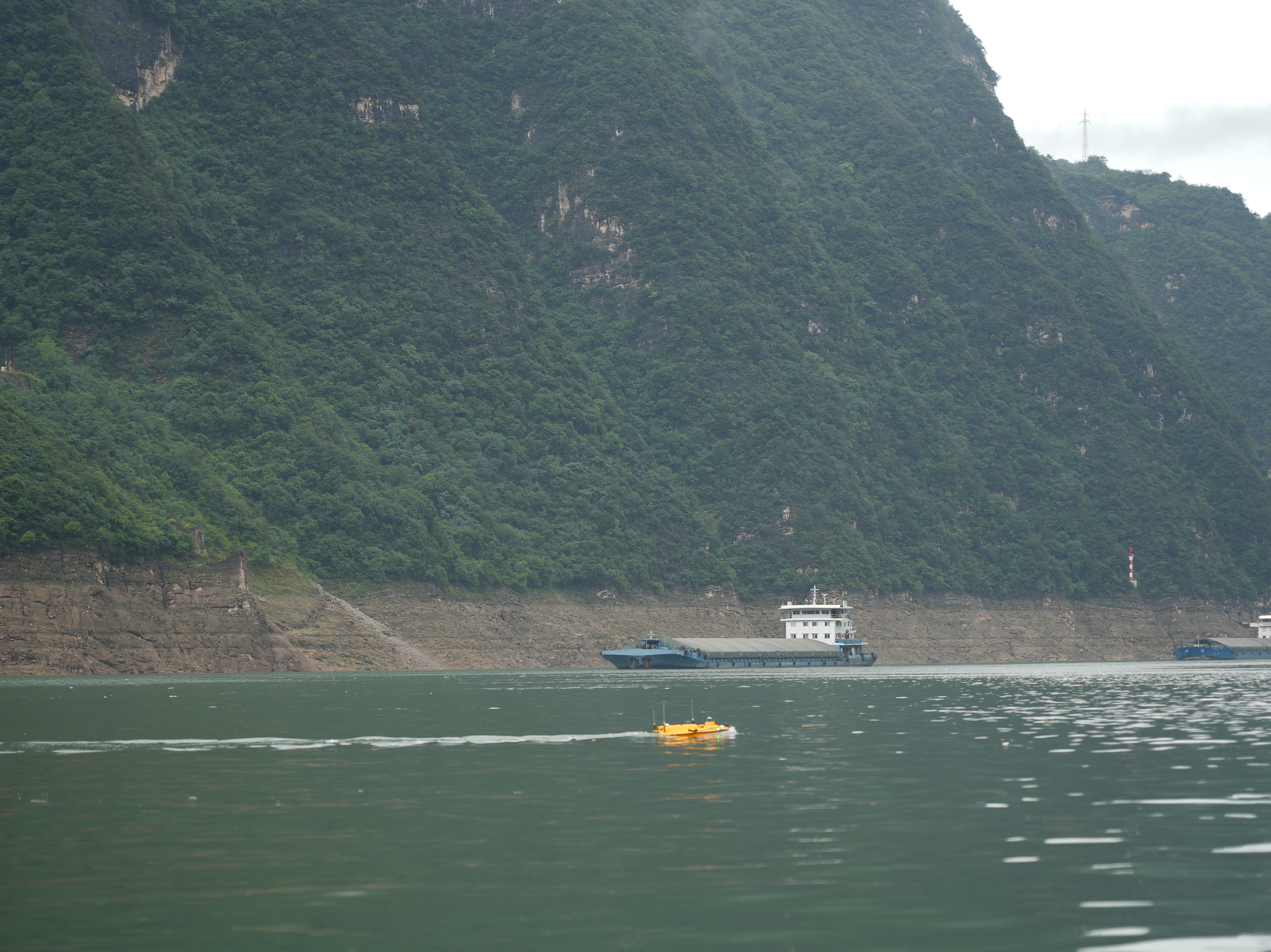 Apache 4 Pro – Professionelles Vermessungsboot (USV) für Bathymetrie &amp; Hydrologie