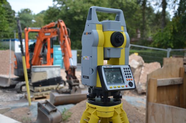 GeoMax Zoom50  5", A5 Totalstation